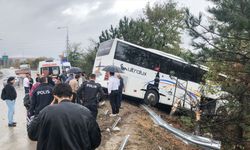 Bursa'da yoldan çıkan otobüsteki 2 yolcu yaralandı