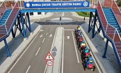 Bursa'daki Çocuk Trafik Eğitim Parkı'nda öğrencilere trafik kuralları öğretiliyor