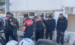 Edirne'de "dur" ihtarına uymayıp kaçan araçta 5 düzensiz göçmen yakalandı