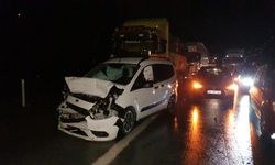 Anadolu Otoyolu Kocaeli geçişinde 26 aracın karıştığı kazada 2'si ağır 13 kişi yaralandı