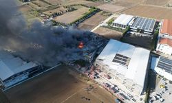 Silivri'de mobilya fabrikasında çıkan yangına müdahale ediliyor