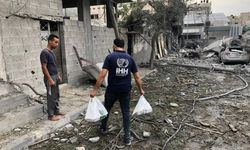 İHH, İsrail'in saldırılarını sürdürdüğü Gazze'de insani yardıma devam ediyor