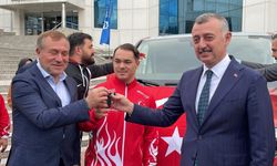 Kocaeli Büyükşehir Belediyesi, Down Sendromlu Futsal Milli Takımı'na minibüs hediye etti