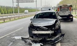 Kocaeli'de 2 otomobilin çarpıştığı kazada 3 kişi yaralandı