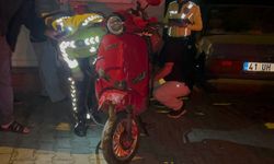 Kocaeli'de taksiye çarpan motosikletteki 2 kişi yaralandı