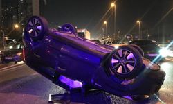Zeytinburnu'nda otomobilin park halindeki araca çarpması sonucu 1 kişi yaralandı