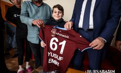 Biber Gazı Saldırısına Uğrayan İlkokul Öğrencisine Trabzonspor Forması Hediye