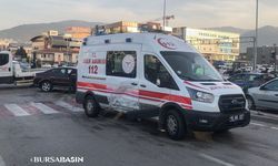 Bursa Nilüfer'de Ambulans ile Otomobil Kaza Yaptı: 2 Yaralı