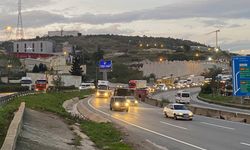 Kocaeli'de kara yolunda tırdan düşen konteyner ulaşımı aksattı