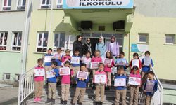 Manyaslı ilkokul öğrencileri kalem satarak Gazzeli çocuklara bağış topladı