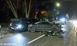 Kadıköy'de Alkollü Sürücü Kırmızı Işıktaki Araçlara Çarptı, Ağır Yaralandı