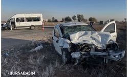 Şanlıurfa'da Minibüs ve Otomobil Çarpıştı: 12 Yaralı