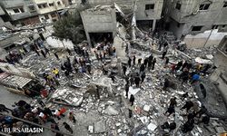 İsrail, Gazze'de Sivil Binayı Bombaladı: Ölü ve Yaralılar Var