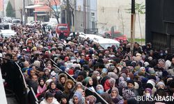 Bursa'da Zücaciye Mağazası Açılışında İzdiham: Sokak Trafiğe Kapatıldı!