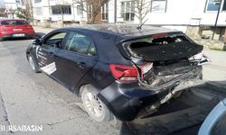 Ehliyet Sınavında Kaza: Kamyonet, Otomobile Çarptı, 4 Yaralı