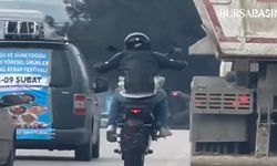 Tehlikeli Motosiklet Şovu: Trafiği Tek Teker Tehlikeye Attı!