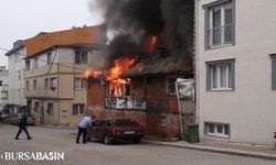 Bursa İnegöl'de 2 Katlı Bina Alev Aldı: 2 Kişi Hastaneye Kaldırıldı