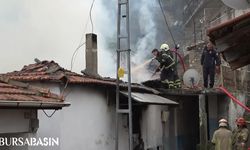 Bursa'da yangın: 2 ev kül oldu, dar sokaklar itfaiyeyi zorladı
