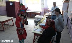 Bahtiyar Keskin, Seçimde 'Karagöz' Kostümüyle Dikkat Çekiyor