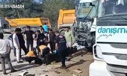 Nilüfer'de Kafa Kafaya Çarpışan Hafriyat Kamyonları: 2 Yaralı