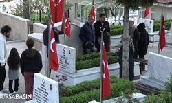 Bursa'da Şehit Yakınları Bayramı Kabir Ziyaretiyle Karşıladı