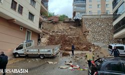 Gemlik'te Yağmur Sonrası İstinat Duvarı Çöktü: 2 Yaralı