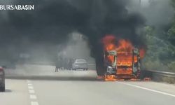 Nilüfer'de servis minibüsü alev alev yandı
