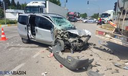 Karacabey'de Kırmızı Işıkta Kaza: 2 Yaralı