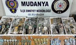 Mudanya'da 100 Bin Liralık Kaçak Elektronik Saat Ele Geçirildi