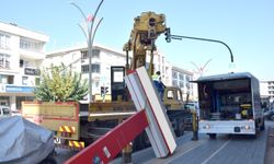 Bursa'da Görsel Kirliliğe Son: Büyükşehir Tabela ve Totemleri Kaldırdı