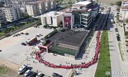 Bursa'da Öğrencilerden teröre lanet "Yaşasın Cumhuriyet" yürüyüşü