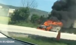 Kestel’de seyir halindeki otomobil alev alev yandı