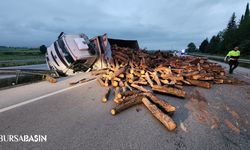 Mustafakemalpaşa'da Trafik Kazası: 3 Kişi Hafif Yaralandı