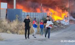 Yangın Ortasında Türk Bayrağına Duygusal Kurtarış