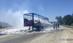 Karacabey’de karton yüklü tır alev alev yandı
