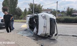İnegöl’de Hafif Ticari Araç Takla Attı: 2 Yaralı