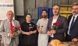 Bursa’da Mevlit Kandili Gül Dağıtılarak Kutlandı