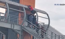 Bursa’da Üst Geçitte İntihar Girişimi Polisle Son Buldu