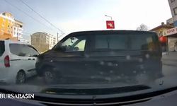 Bursa’da el freni çekilmeyen minibüs caddeye indi!