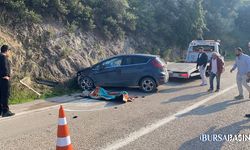 Mudanya’da Otomobil Kayalara Çarparak Ters Döndü