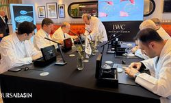 Bursa’da saat tutkunları mekanizmayı parça parça topladı