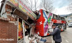 Bursa’da tur otobüsü fren boşalınca manava daldı