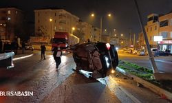 İnegöl’de Takla Atan Otomobilde 3 Kişi Yaralandı