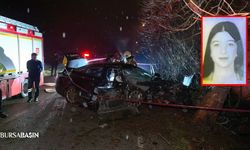 İnegöl'de Otomobil Ağaca Çarptı, 2 Genç Can Verdi