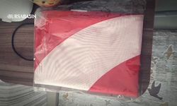 Bursa’da kuryeden bayrağa saygı dersi