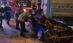 Bursa’da Otomobil Tırın Altına Girdi