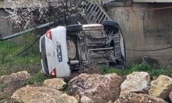 İnegöl’de Araç Dereye Uçtu: Sürücü Yaralı