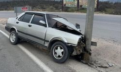 İnegöl’de Direğe Çarpan Sürücü Yaralandı