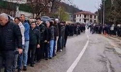 İnegöl’de 1 Kilometrelik Bayramlaşma Kuyruğu