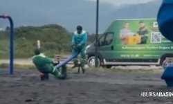 Bursa’da Temizlik İşçilerinden Gülümseten Mola